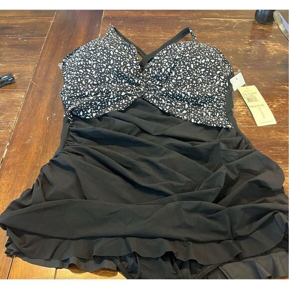 PROFILE BY GOTTEX BASH PLUS SIZE UNDERWIRE HALTER BLACK SWIM DRESS - Picture 3 of 7